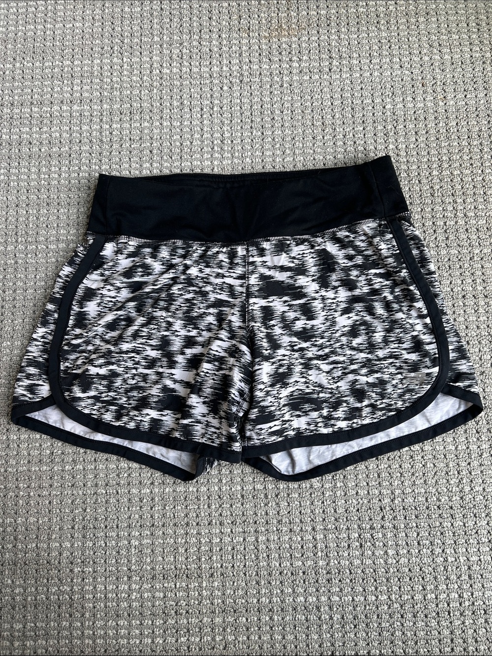 New Balance 2 in 1 Black & White Printed Women's Athletic Running Shorts